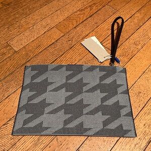 Rothty’s The Wristlet NWT in houndstooth